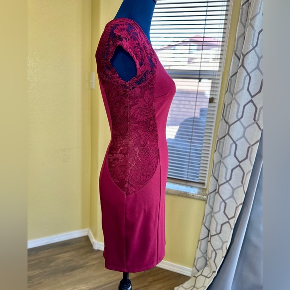 EUC Juniors' IZ Byer Wine Lace Bodycon Dress - Picture 8 of 15